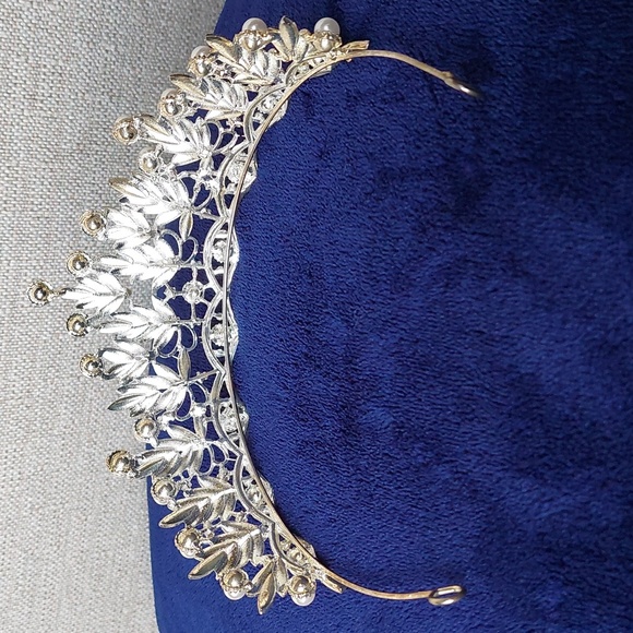 Silver Rhinestone And Pearl Adult Bridal Crown main image 10